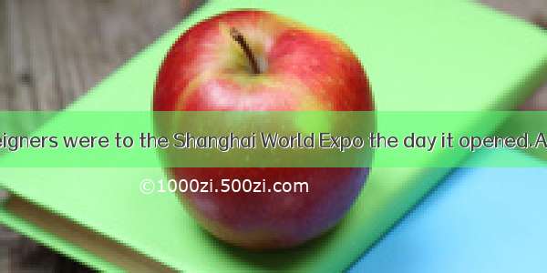 Thousands of foreigners were to the Shanghai World Expo the day it opened.A. attendedB. at